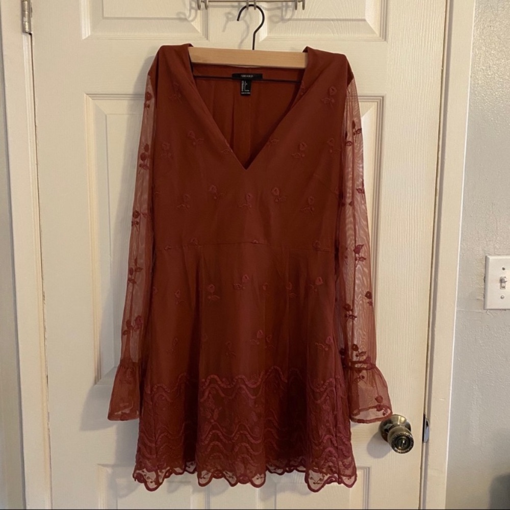 FOREVER 21 NWT Lace Fluted Sleeve Dress